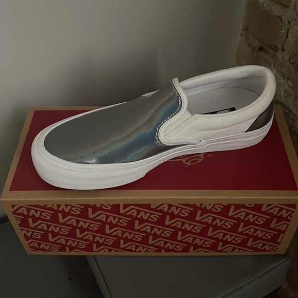 Vans skate pro slip-on iridescent silver & true white sneakers womens 7.5 men 6 - Picture 2 of 3